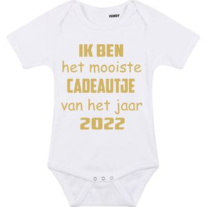 Baby rompertje met leuke tekst | Ik ben het mooiste cadeautje van het jaar 2022 |zwangerschap aankondiging | cadeau papa mama opa oma oom tante | kraamcadeau | maat 80 wit goud