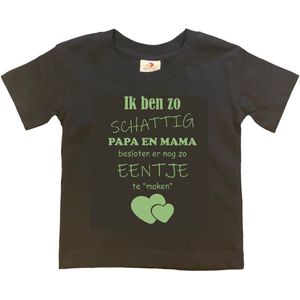 Shirt Aankondiging zwangerschap Ik ben zo schattig papa en mama besloten er nog zo eentje te ""maken"" | korte mouw | zwart/sage green (saliegroen) | maat 86/92 zwangerschap aankondiging bekendmaking
