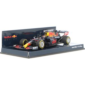 Het 1:43 Diecast-model van de Red Bull Racing Honda R16B #33 van de GP van Romagna van 2021. De coureur was Max Verstappen. De fabrikant van het schaalmodel is Minichamps.Dit model is alleen online beschikbaar.