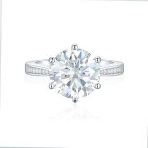 Sophia - 18k Witgouden Moissanite Verlovingsring met Pavé Zijstenen - 4 karaat