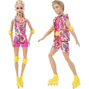 Poppenkleertjes - Geschikt voor Barbie en Ken - Set van 2 skate outfits - Zomer- Sport - Badpak, broek, shirt, skeelers - Cadeauverpakking