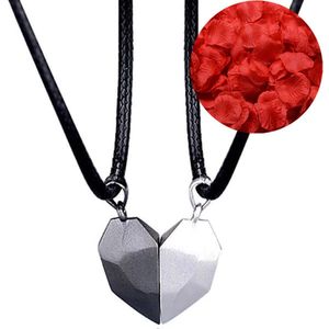 Magnetische Hartjes Ketting Set + Rozenblaadjes = Valentijn Cadeautje voor Hem en Haar - Valentijnsdag voor Mannen Cadeau Kadootjes