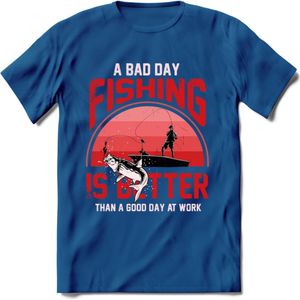 A Bad Day Fishing - Vissen T-Shirt | Rood | Grappig Verjaardag Vis Hobby Cadeau Shirt | Dames - Heren - Unisex | Tshirt Hengelsport Kleding Kado - Donker Blauw - L
