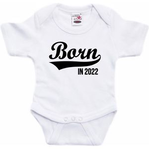 Born in 2022 tekst baby rompertje wit babys - Kraamcadeau/ zwangerschapsaankondiging - 2022 geboren cadeau 68