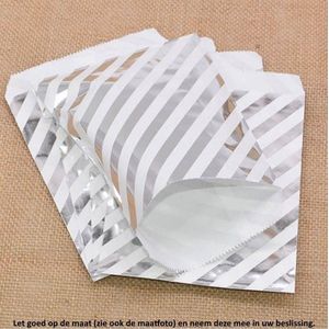 Papieren Zakjes - Met zilveren strepen – 25 Stuks – Wit – 13 x 18 cm – Gift Bag – Geschenkzakjes – Cadeau – Cadeauzakjes - Fournituren - Traktatie - Snoep - Koek