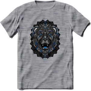 Leeuw - Dieren Mandala T-Shirt | Blauw | Grappig Verjaardag Zentangle Dierenkop Cadeau Shirt | Dames - Heren - Unisex | Wildlife Tshirt Kleding Kado | - Donker Grijs - Gemaleerd - XL