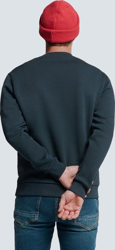 Trui met rubberen logopatch en armzak met rits