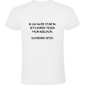 Ik ga nu de stad in, iets kopen tegen mijn keelpijn. Schoenen ofzo Heren T-shirt - shoppen - winkelen - grappig