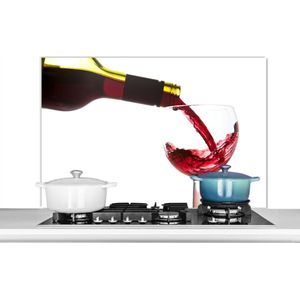Spatscherm keuken 100x65 cm - Kookplaat achterwand Rode wijn die in een wijnglas wordt gegoten - Muurbeschermer - Spatwand fornuis - Hoogwaardig aluminium