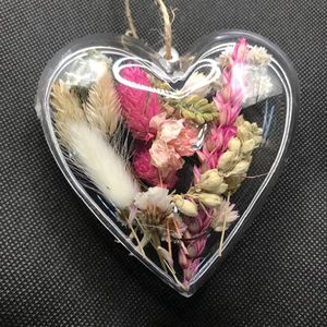 Transparant hart met droogbloemen - cadeau - bloemstuk - liefde - decoratie - woondecoratie - interieur - wensen - wenskaart