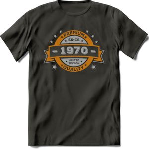 Premium Since 1970 T-Shirt | Zilver - Goud | Grappig Verjaardag en Feest Cadeau Shirt | Dames - Heren - Unisex | Tshirt Kleding Kado | - Donker Grijs - XXL