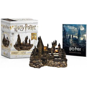 Harry potter hogwarts castle and sticker book : lights up!