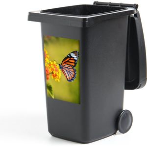 Container sticker Vlinder - Insecten - Bloemen - Geel - 40x60 cm - Kliko sticker