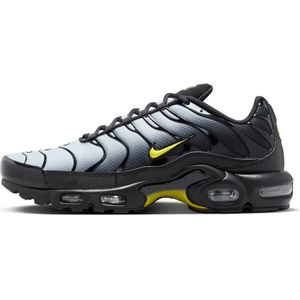 Nike Air Max Plus - 'Wolf Grey Opti Geel' - Herenseaker - Zwart/Grijs/Geel - Maat 44.5 - LET OP! Doos Zonder Deksel