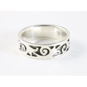 Zilveren ring met fantasie gravering - maat 18
