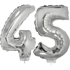 45 jaar leeftijd feestartikelen/versiering cijfers ballonnen op stokje van 41 cm - Combi van cijfer 45 in het zilver