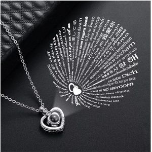 Hartje ketting - 100 Talen - I Love You - Liefdes Cadeau - Valentijn Cadeautje voor Hem / Haar - Zilverkleurig