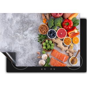 Chefcare Inductie Beschermer Groentes met Vis op Grijze Marmer - 75x55 cm - Afdekplaat Inductie - Kookplaat Beschermer - Inductie Mat