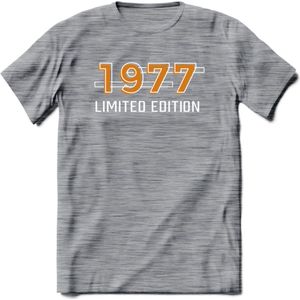1977 Limited Edition T-Shirt | Goud - Zilver | Grappig Verjaardag en Feest Cadeau Shirt | Dames - Heren - Unisex | Tshirt Kleding Kado | - Donker Grijs - Gemaleerd - 3XL