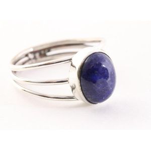 Opengewerkte zilveren ring met lapis lazuli - maat 15.5