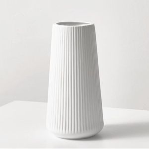 Geribbelde Witte Keramische Vazen voor Minimalistische Interieurdecoratie