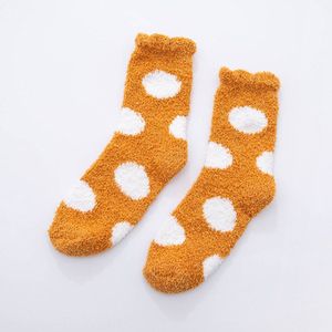 Fluffy dames sokken - huissokken - geel - leuke print stippen - gestipt - 36 -40 - cadeau voor haar - geschenk vrouwen - gift