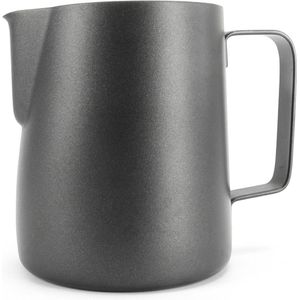 Melkkannetje Opschuim - essentials - Zwart, 600ml – RVS – Melkopschuimkan – Melkkan – Espressomachine - Barista Essentials