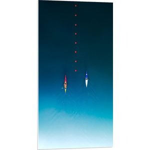 WallClassics - PVC Schuimplaat - Bovenaanzicht van Twee Rode Kano's bij Boeie op Zee - 50x100 cm Foto op PVC Schuimplaat (Met Ophangsysteem)