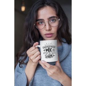 Rick & Rich Mok - Mok Underestimate Me - Mok Motivatie - Mok met opdruk - Grappige Mok - Witte koffie mok bedrukt - Witte thee mok - Mug quote - Mok met quote - Cadeau voor man - Cadeau voor vrouw