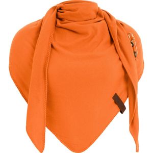 Knit Factory Lola Gebreide Omslagdoek - Driehoek Sjaal Dames - Katoenen sjaal - Luchtige Sjaal voor de lente, zomer en herfst - Orange - Oranje - 190x85 cm - Inclusief sierspeld