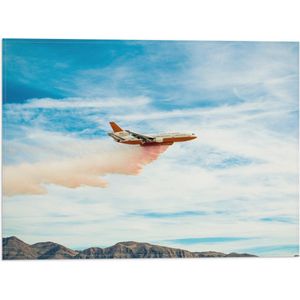 WallClassics - Vlag - Rood met Wit Vliegtuig vliegend Boven Bergen met Oranje Rook - 40x30 cm Foto op Polyester Vlag