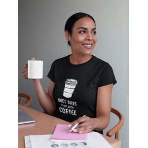 Shirt - Good days start with coffee - Wurban Wear | Grappig shirt | Koffie | Unisex tshirt | Koffiezetapparaat | Koffiebonen | Wit, Rood & Zwart