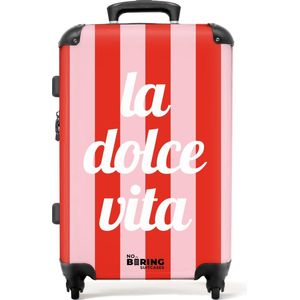 NoBoringSuitcases.com® - Koffer groot - Rolkoffer lichtgewicht - Rode en roze strepen met de quote 'la dolce vita' - Reiskoffer met 4 wielen - Grote trolley XL - 20 kg bagage