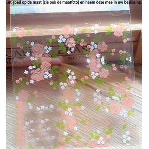 50x Transparante Uitdeelzakjes Rozen Design Geel 10 x 10 cm met plakstrip - - Cellofaan Plastic Traktatie Kado Zakjes - Snoepzakjes - Koekzakjes - Koekje - Cookie Bags