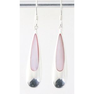 Lange druppelvormige zilveren oorbellen met roze parelmoer