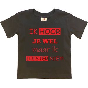 T-shirt Kinderen ""Ik hoor je wel maar ik luister niet"" | korte mouw | Zwart/rood | maat 122/128
