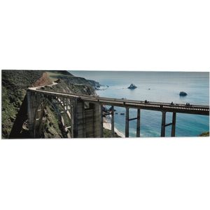 WallClassics - Vlag - Bixby Creek Bridge - Amerika - 90x30 cm Foto op Polyester Vlag