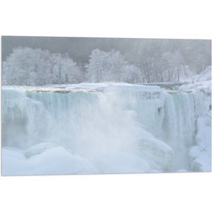 WallClassics - Vlag - Witte Winter Waterval - 75x50 cm Foto op Polyester Vlag