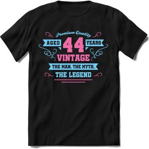 44 Jaar Legend - Feest kado T-Shirt Heren / Dames - Licht Blauw / Licht Roze - Perfect Verjaardag Cadeau Shirt - grappige Spreuken, Zinnen en Teksten. Maat M