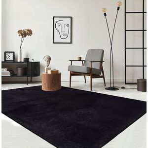 Vloerkleed laagpoolig zwart 120x160 cm - Wasbaar - Modern en zacht - Antislip onderkant - woonkamer of slaapkamer tapijt - Rug for bedroom or living room | RELAX by The Carpet