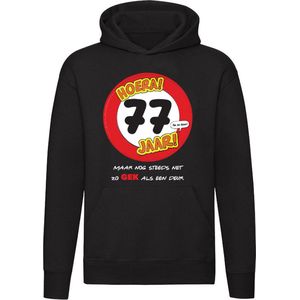 Hoera 77 jaar! Maar nog steeds zo gek als een deur Hoodie - verjaardag - jarig - feest - 77e verjaardag - verjaardagstrui - grappig - unisex - trui - sweater - capuchon