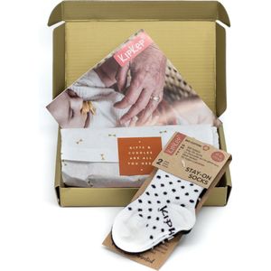 KipKep - Blijf-sokjes - 6-12 maanden - Stippen zwart wit - cadeau verpakking - gestipte zwart-witte baby sokjes - zakken niet af