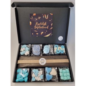 Geboorte Box - Blauw met originele geboortekaart 'Hartelijk gefeliciteerd' met persoonlijke (video)boodschap | 8 soorten heerlijke geboorte snoepjes en een liefdevol geboortekado