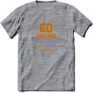 60 Jaar Legend T-Shirt | Goud - Zilver | Grappig Verjaardag Cadeau | Dames - Heren | - Donker Grijs - Gemaleerd - 3XL