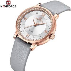 NAVIFORCE horloge met grijze lederen polsband, witte wijzerplaat en rosé gouden horlogekast voor dames met stijl ( model 5036 RGWGY )