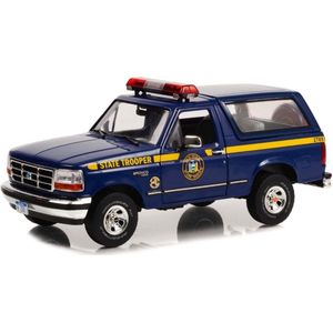 Het 1:18 Diecast-model van de Ford Bronco New York State Police Department van 1996 in Blue. De fabrikant van het schaalmodel is Greenlight.Dit model is alleen online beschikbaar