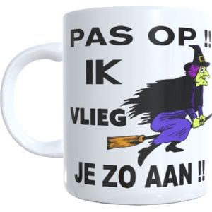 Bedrukte koffie beker - pas op ik vlieg - humor - thee mok grappig - heks