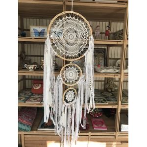 Set van 10 witte dromenvangers – ideale boho decoratie voor festivals, garden party’s of zomerse events -50 cm 40 cm 30 cm een mix - Hang ze in tenten, bomen of langs hekken voor een magische festivalsfeer - Licht, stijlvol en makkelijk op te hangen.