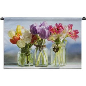 Wandkleed Planten in de vensterbank - Drie vazen met kleurrijke bloemen in een vensterbank Wandkleed katoen 60x40 cm - Wandtapijt met foto