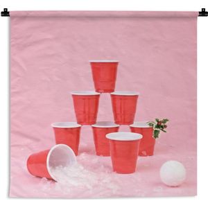 Wandkleed Beerpong - Een stapel van rode bekers voor beerpong Wandkleed katoen 180x180 cm - Wandtapijt met foto